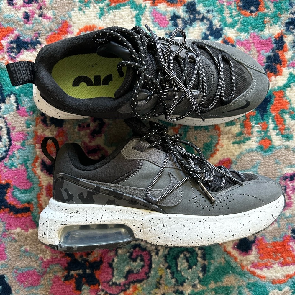 EUC Women’s Nike Air Max Viva Shoes Size 6.5